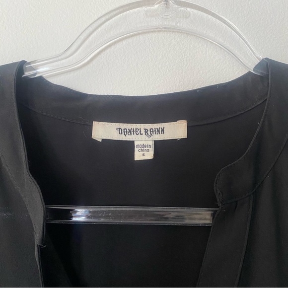 Blouse with Gold Details - Picture 2 of 3